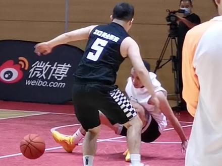 你们要的“晃倒”视频来了~#原帅 #3x3黄金联赛 #山西男篮 #野球帝 @别赖了马师傅! @原帅