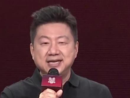 #准00后女孩靠画画年入百万 去年超130万“00后”创业“开店”,有卖虚拟蚊子、AI预测宝宝长相等等。#准00后小姐姐用漫画画出个人大IP