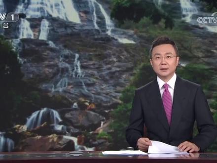 央视:哀牢山部分区域是景区,可适度游玩,但…… 10月6日,CCTV-1《晚间新闻》栏目报道《国庆出游如何有“景”无险·莫盲目探险》,提到了近期在网络上爆火的哀牢山,提醒广大游客:由于哀牢山地形条件复杂,原始森林茂密,危险重重,不可贸然前往哀牢山尚未开放区域探险!
哀牢山部分区域已被开发为景区,如玉溪市新平县境内的茶马古道景区、南恩瀑布、石门峡和金山原始森林公园、大平掌战斗遗址、云海日出等,均有较完善的配套设施服务,可以合理适度打卡、游玩。