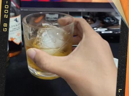 谁给我推荐的山姆的威士忌 虽然便宜 但口感是真的差 🤮🤮🤮 这么大一罐 要喝到猴年马月