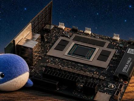 APU 实现 token 自由:AMD AI Max395 APU 实现 token 自由:AMD 跑 DeepSeek V4 Flash,284B 模型跑出 32 token/s
昨天,开发者 Sandro 在 X 上晒了个猛活儿:在一块 AMD Ryzen AI MAX+ 395(Strix Halo APU)上,把 DeepSeek V4 Flash 跑到了 32 token/s。
2840 亿参数的大模型,不用独立显卡,CPU 和集成显卡共用 128GB 统一内存,就这么跑起来了。#AMD #apu #aimax #deppseek #token