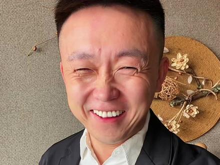 玉芬,哥就想拉你一个人😂哈哈哈 #玉芬啊玉芬 #手势舞 #一学就会系列 #治愈系笑容