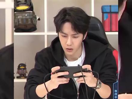 明星也爱玩和平精英!快去添加好友一起组队?