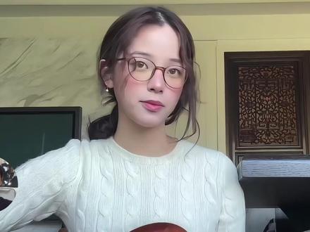 她是内娱最具争议的00后艺人 是被上帝吻过的天才大提琴才女
却因退学、演技、家人风波
屡陷舆论漩涡
从万众追捧的国民妹妹
到褒贬不一的争议艺人#ai创作浪潮计划 #2025影娱年终大赏 #2025年度影娱热点 #2025年度影娱漫谈 #欧阳娜娜