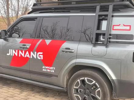 #方程豹钛7 的第一次无人泊车。背着锦囊的全展开形态。#锦囊全功能行李架 #锦囊全功能车顶平台 #锦囊隐藏帐篷行李架 #锦囊车顶帐篷 锦囊全功能行李架(平台):自2017年上线起就是车顶装备行业天花板。
①外观是个行李架,带隐藏侧天幕/隐藏顶帐篷/侧攀梯,4合1体,视觉一体无拼凑,功能全隐形。
②各功能开合便捷,单手可操作。帐篷单元可快捷独立摘下,保留行李框形态使用。框围栏也可取下,只剩车顶平台形态使用。
③铝合金材质,自重轻,安装高度低,不影响天窗采光,还能天窗出入帐篷,风阻风噪小,颜值帅。
④锦囊成立于2016年1月,行业资历老一的研产销实体企业。产品2017上线,历8次升级换代,5项功能专利,无限接近完美。架子终身质保,终身可升级最新版本。欧盟认证,出口全球22国。