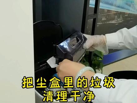 科沃斯扫地机器人的保养方法来啦⭐️
其实真的很简单
边刷滚刷一个月清理⭐️
吸尘口两到三个月清理一次⭐️
滤芯两到三个月洗一下(记得要晒干再用哦)⭐️
献给所有科粉们~
记得点个赞收藏一下哦
#科沃斯保养#解放双手神器#保养小技巧#不懂就问#创作灵感