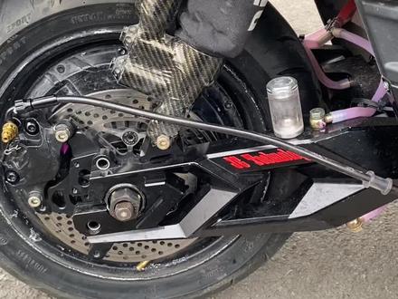 不动后减震,怎么让车子变得更高
#水冷平叉 #平叉 #减震 #小牛 #电摩