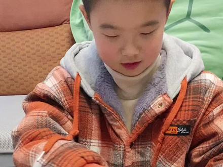 动手又动脑的连锁三角棋,锻炼孩子的逻辑思维能力和专注力,爸爸妈妈爷爷奶奶都可以和孩子玩!#益智玩具#连锁三角棋#让孩子远离手机
益智连锁三角棋