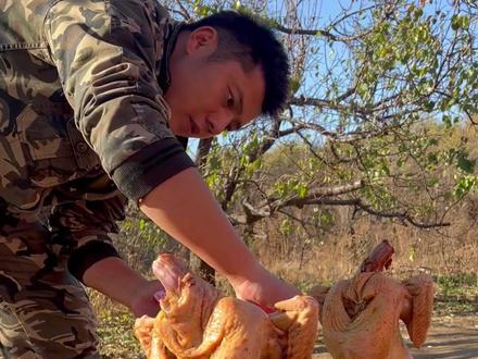 乡村版铁桶烤火鸡,这么原始的烤箱都见过吗?#乡村守护人 #我的乡村生活 #美食