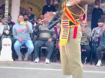 印度士兵踢正步为何抬那么高?