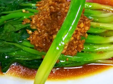 白灼菜心怎样才能做到颜色翠绿入味好吃呢?掌握好这两点在家就能做出酒店大厨的味道。#美食 #美食教程 #抖音美食创作人