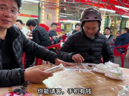 老刘为了给大伯过重阳节,特意带我们到外面吃饭,饭桌上居然要大伯请客#记录真实生活 #记录生活 #日常vlog #日常生活 #生活百般滋味你要笑着面对 #生活很累但要继续 #生活不辜负每一个勤奋努力的人 #父与子的日常 #人间温暖