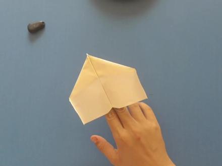 粉丝投稿的滞空机,尾锁型纸飞机赤焰之红,作者xiaofong314 #手工 #折纸飞机