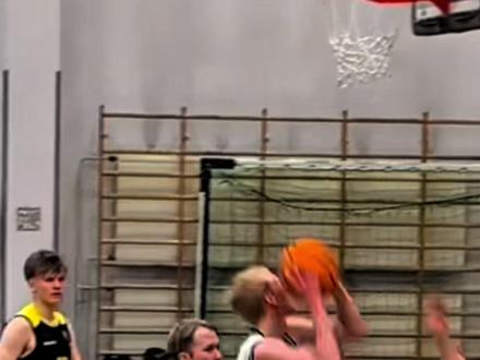 从无名之辈到单场103分!18岁天才少年成为芬兰自己的张伯伦 #鲁希拉赫蒂 #张伯伦 #科比 #篮球 #NBA