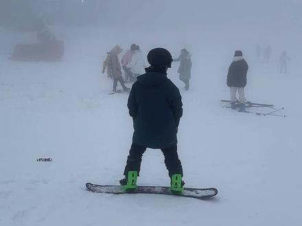 #九江 你可以永远相信#庐山 雪景,住在庐山脚下怎么能不去体验一下庐山滑雪⛷️呢,@ 你的小伙伴一起去#滑雪 #周末去哪玩