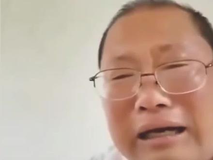 高考结束后,面对空荡荡的教室,班主任忍不住大哭……哭着哭着…就笑出了声……