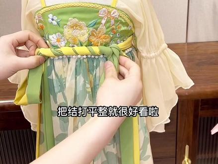 #汉服襦裙系带方法,一镜到底,无剪切,教你打一个简单的汉服襦裙双耳结。#度前街童装#女童汉服 #布点妈 #儿童汉服