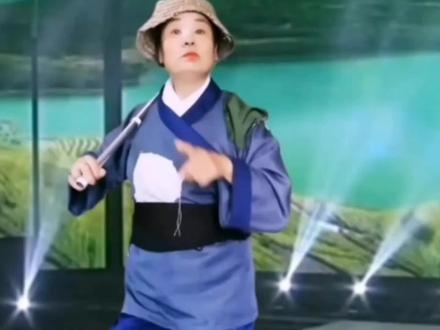 王大娘钉缸:一只扁担两头光。