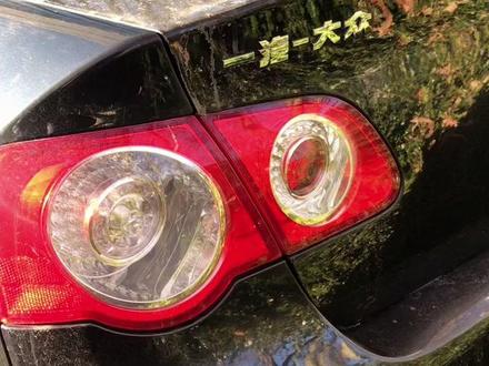 #迈腾 #迈腾b6 一汽大众迈腾B6不完全手册之内饰设计,雨伞槽,天窗开关,眼镜盒