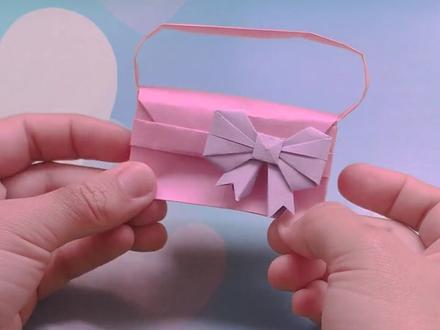 时尚迷你三层手提包,有想法的,跟我一起动起来,手工折纸手提包 #折纸#折纸玩具 #折纸手提包 #折纸多层手提包