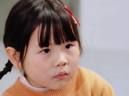 今天是过年了吗🧨#瑶一瑶小肉包(视频来源:@瑶一瑶小肉包快手号)