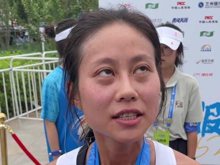 “大众一姐”朱卿,以2:37:48完赛2026兰州马拉松,获得国内第四。“亚高原不是用来征服的,是需要适应的,这条赛道需要敬畏!”#98跑 #兰州马拉松 ##大众一姐朱卿兰马再封神
