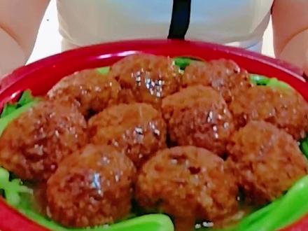 年夜饭餐桌必不可少的硬菜红烧狮子头好吃下饭#味道好极了你们想吃吗 #美食 #舌尖上的味道