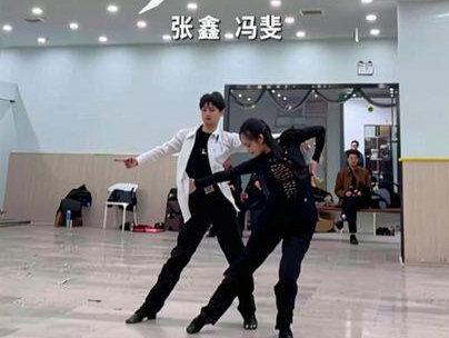 逸人舞蹈原创伦巴《梦底》,表演者:张鑫 冯斐,现场表演完整版#舞蹈随拍 #全网都在跳这个舞 #生命在于运动一起锻炼吧 #爱舞蹈爱生活舞出好心情 #张鑫冯斐