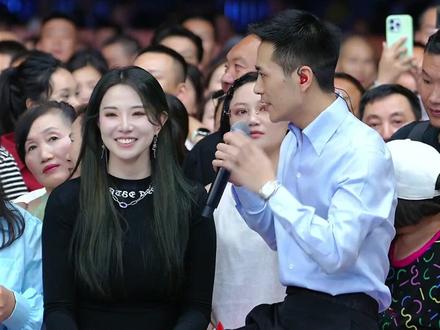 红豆御用舞蹈老师叨叨#索图大舞台 #红豆 #户外表演 #奉节大舞台
