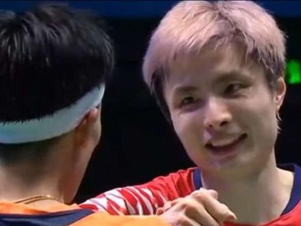 石桃大战,让我深有感触的不只有精彩的比赛本身! 2025天王杯石宇奇VS桃田贤斗#羽毛球 #天王杯 #石宇奇 #桃田贤斗