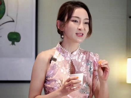 #普通女孩变自信 领导敬酒,不会拒酒,人家一来你就懵逼。除了谦卑,还能怎么办#礼仪#敬酒