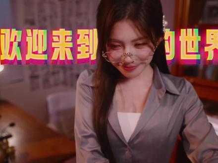 穿越进游戏跟自己创建的角色谈恋爱?《失恋玩家》5.1上线 #蕞红啦啦队 #黑岩星球 #失恋玩家 #蕞红甜不辣 #小王妃