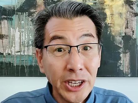 一岁左右的宝宝为什么总会自己打头或者是磕头#宝宝 #育儿 #宝宝打人