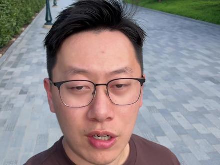 7月暑假迪士尼旺季攻略,看完少排3小时 暑假去迪士尼除了人多以外,炎热的天气不能忽视,建议大家多利用早上和晚上的时间游玩,中午和白天的时间可以多多在室内看演出,注意防暑!
#上海迪士尼 #迪士尼 #暑假 #迪士尼攻略