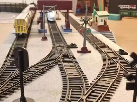 电动轨道小火车 太好玩了!跟孩子一起搭建铁路小场景吧!#电动轨道小火车 #火车模型 #火车玩具 #火车迷