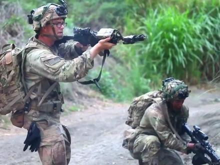 南海方向最近不太平 美菲"盾牌"联合演习全面展开 黄岩岛附近"海马斯"开火击沉靶船#菲律宾 #南海 #黄岩岛 #军演 #海马斯火箭炮