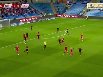 世预赛:挪威1-1平荷兰 真大腿哈兰德破门+中柱 克拉森建功扳平
