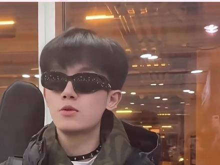 李明德早年吐槽曝光!评价王鹤棣是精神小伙 #李明德吐槽王鹤棣#娱乐圈 #吃瓜群众 #娱乐评论大赏 #娱乐播报台
