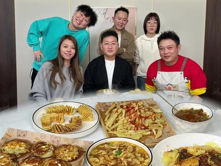 平安夜不重要,平安才重要,
其余都是锦上添花,希望2023年山河无恙,人间皆安,希望家人和朋友们健健康康,平安快乐!#冤总vlog #跟抖音学做菜 #土豆宴