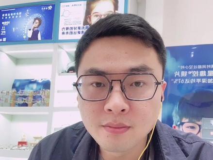 有个顾客配的依视路的镜片,结果没有防伪标志,被坑了~帮大家普及一下配眼镜避下坑!第三点就是防伪标记,但是大部分人都不会看😂#干货分享 #同城发现 #专业验光配镜 #经验分享 #辉县
