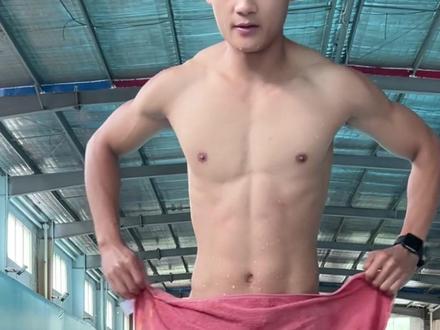 如果你游泳担心穿紧身泳裤尴尬,那快点来看看这个泳裤#泳裤男士 #泳裤 #泳裤先生 #夏天的浪漫玩水占一半 #夏日玩水季