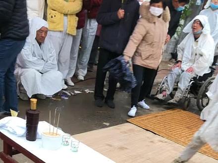小重外孙女儿给她姥姥爷磕二十四拜,送老干爹最后一程,干爹一路走好,