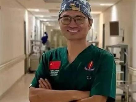 #外交部回应张军桥医生为救人牺牲 6月24日,深圳卫视直新闻记者在外交部例行记者会上,就援非医疗队队长张军桥施救当地落水女性牺牲一事进行提问。郭嘉昆表示,援非医疗队为中非友好所作的贡献,中非人民永远不会忘记,历史也不会忘记。