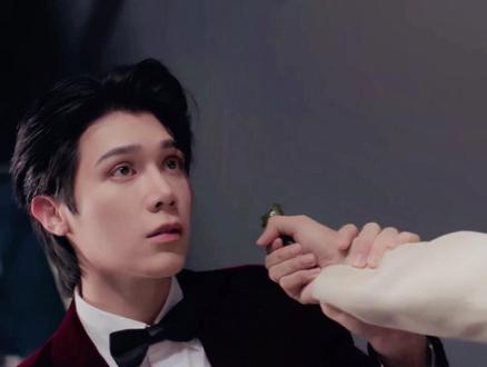 右位又病娇又阴湿男鬼风真是爽死了,演的好好,每一次转变都很清楚是什么时期,已经开始期待后面的展开了#泰剧昨天 #yesterday福桃 #福福桃桃 #他泰