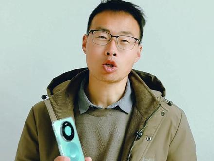 鸿蒙6系统升新版本,状态栏图标变好看了 华为mate80昨天推了鸿蒙6系统328版本的第2个bug修复包,升级后状态栏图标变好看了,相机微距拍照对焦也好使了。#鸿蒙6 #鸿蒙6升级 #鸿蒙6新功能 #鸿蒙越用越香 #我的鸿蒙体验