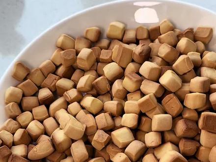 二月二快到了,我们这里会吃棋子,小时候妈妈给我做,现在轮到自己给孩子做了#棋子豆 #二月二龙抬头 #妈妈的味道 #习俗