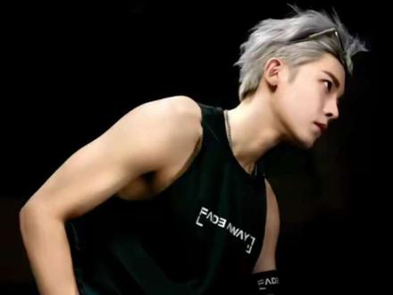 哥哥好腰 #侯明昊 #转场 #哥哥的腰不是腰夺命三郎的弯刀 视频来源:pinkysunset#权威