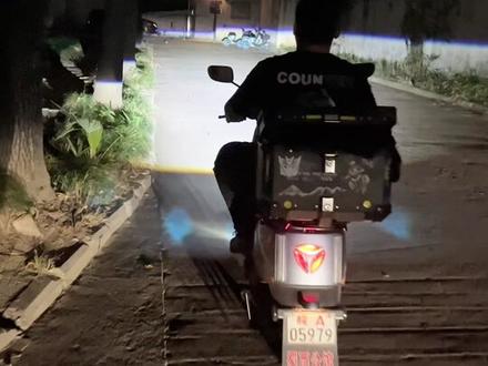 #电动车改车灯 #雅迪电动车车灯升级 雅迪车灯亮度低 外卖小哥想成为单王 夜间跑的快升级套#LED透镜