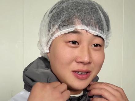 今天来到了口水娃零食总部,带大家参观一下工厂包装一条线,超多款零食,想要的赶紧来