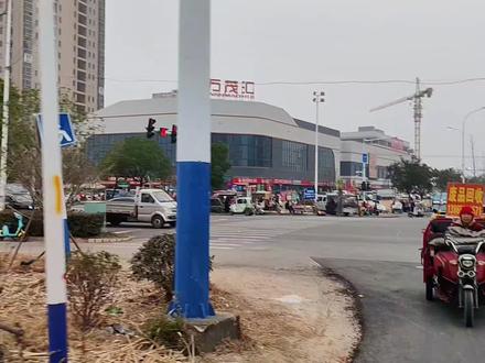 S238省道王化至于集段改建工程最新进度如下:
- 整体概况 :路线全长约6.533公里,一级公路标准,双向四车道,沥青混凝土路面,建设工期580天,2024年10月开工,预计2025年9月底具备通车条件,截至2025年12月仍在有序施工中。#厉害了我的车 #家乡 #公瑾带你看阜南 #阜南 #238省道